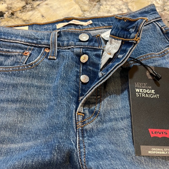 LEVI’S WEDGIE NWT Straight Leg - Picture 2 of 14